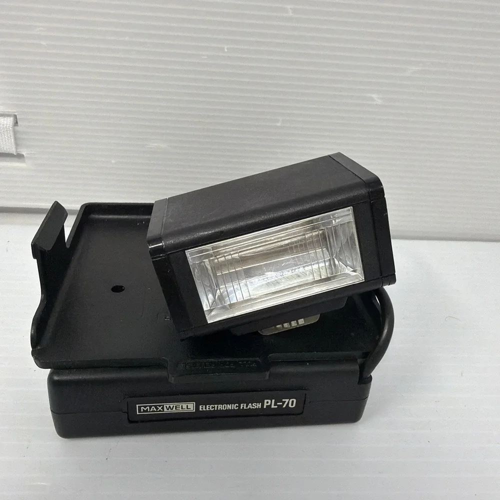 Maxwell Flash PL-70 - For Polaroid Pronto, One Step, SX-70 + SX-70 Adapter